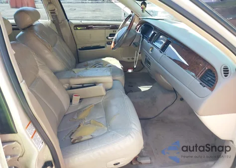 2001 Lincoln Town Car Cartier z USA, uszkodzony, nr VIN 1LNHM83W91Y707084